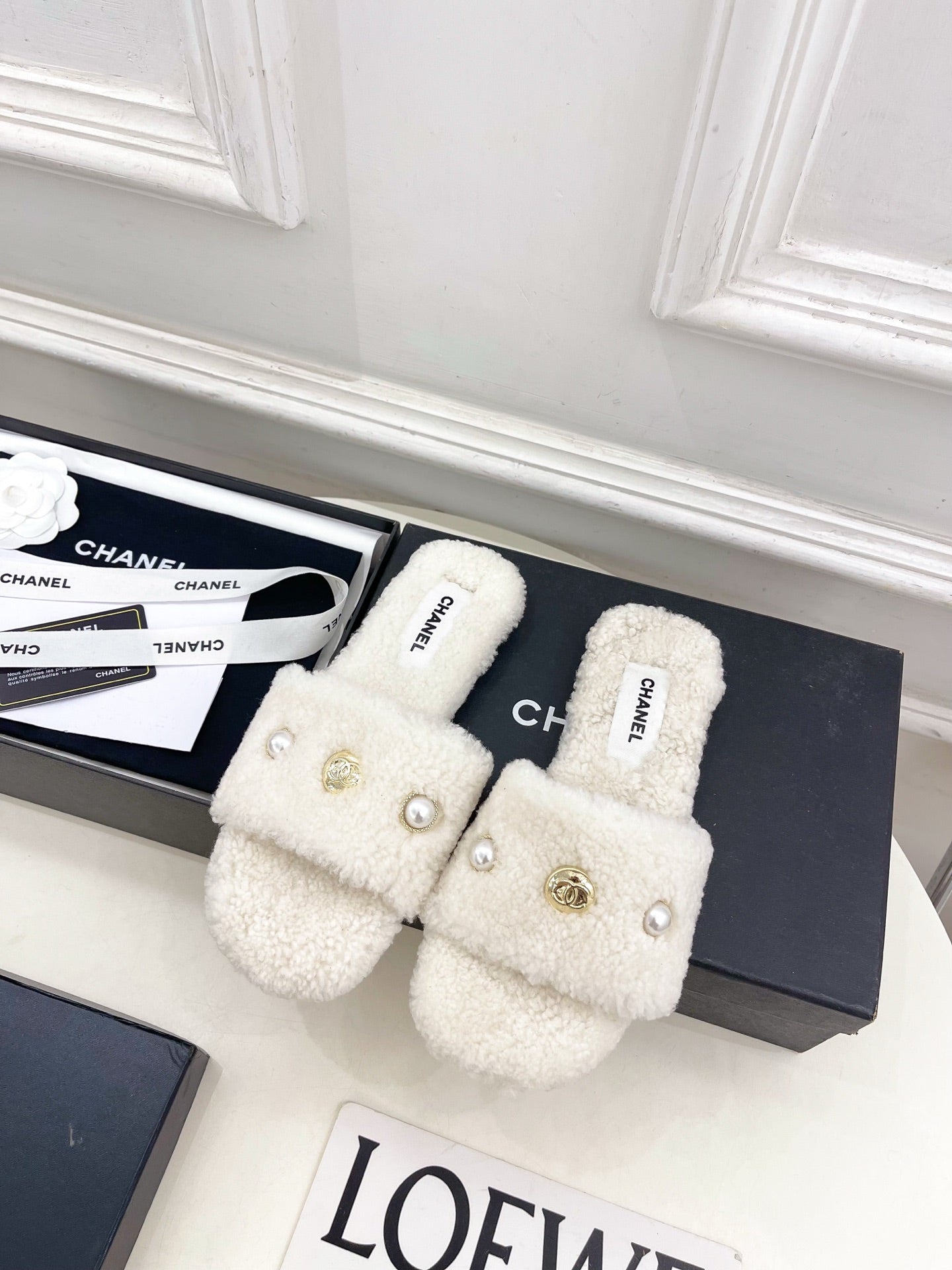 CC 25K Double C Pearl Fur Slippers White Shearing 587001