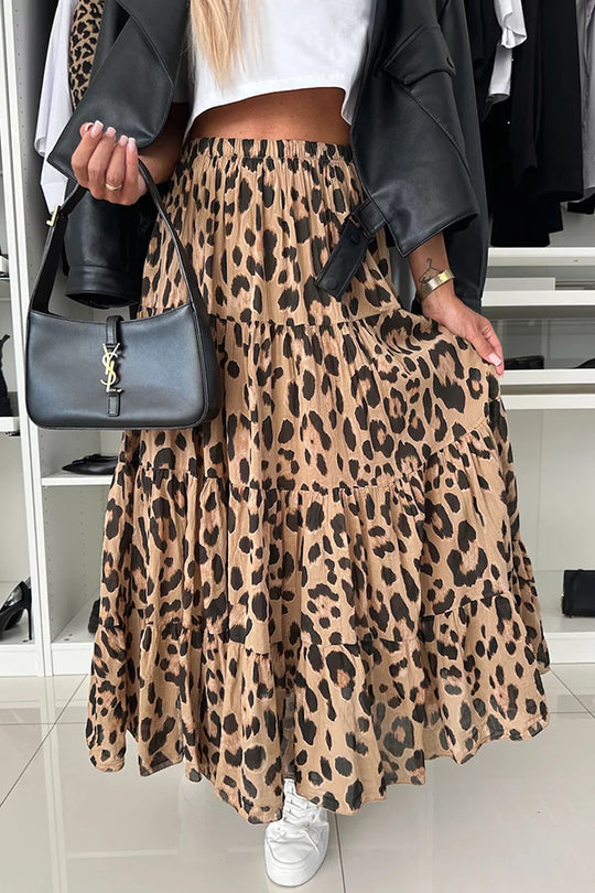 Falda larga en capas con cintura elástica y estampado de leopardo, única y cómoda.