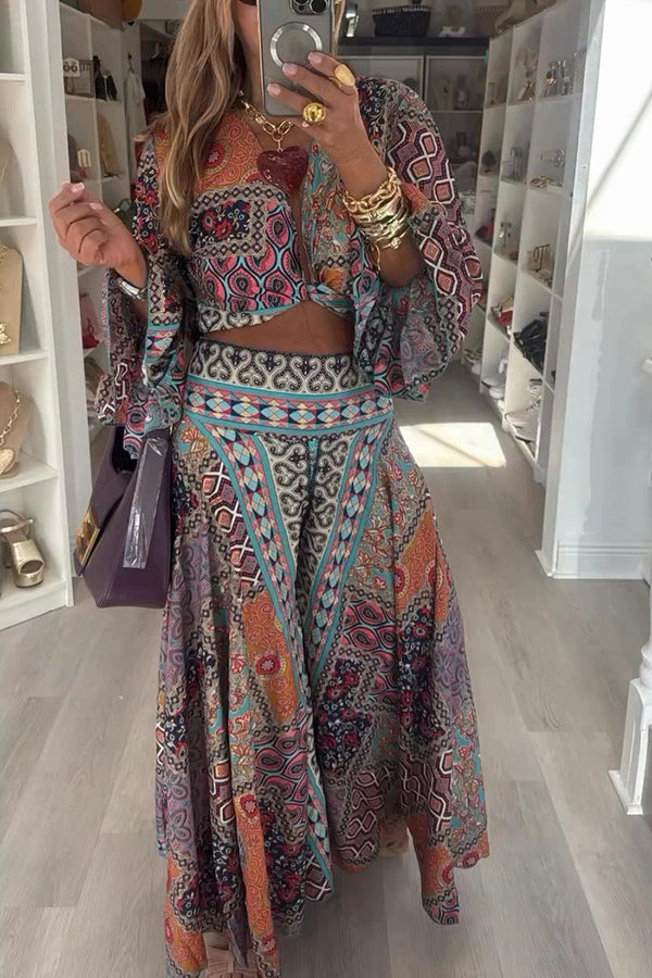 Conjunto de top corto con mangas abullonadas y pantalones anchos con cintura elástica y estampado étnico bohemio único
