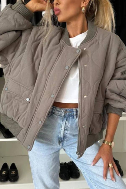 Chaqueta de manga larga con cuello de béisbol y cierre a presión