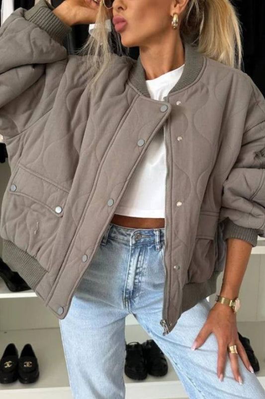 Chaqueta de manga larga con cuello de béisbol y cierre a presión