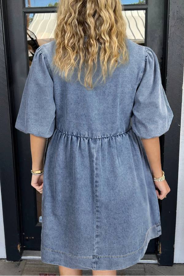 Vestido vaquero con mangas abullonadas y lazo en azul crepúsculo