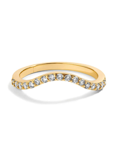 Anillo elegante con línea ondulada y incrustaciones de diamantes 