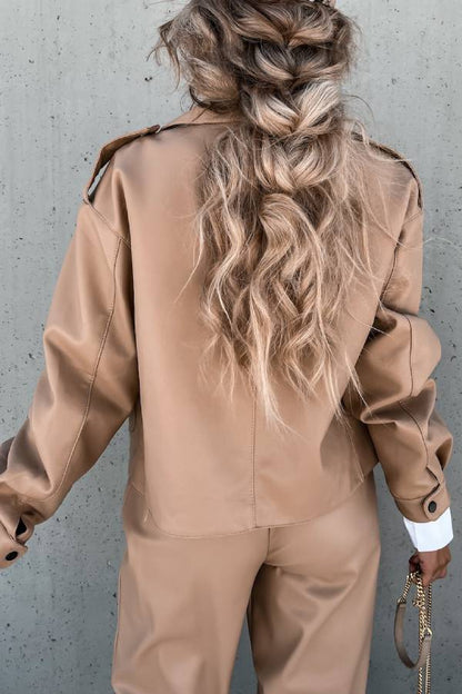 Chaqueta corta de cuero estilo británico con bolsillo de solapa