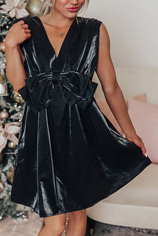 Vestido mini con bolsillos y diseño de lazo de satén con una vista fascinante