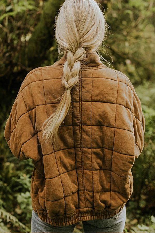 Chaqueta corta acolchada con bolsillo y cremallera