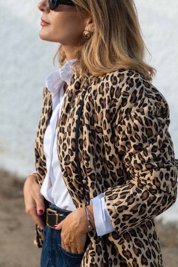 Chaqueta acolchada con estampado de leopardo