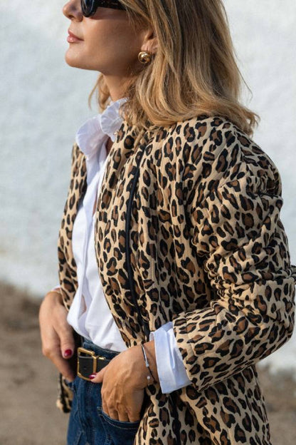 Chaqueta acolchada con estampado de leopardo