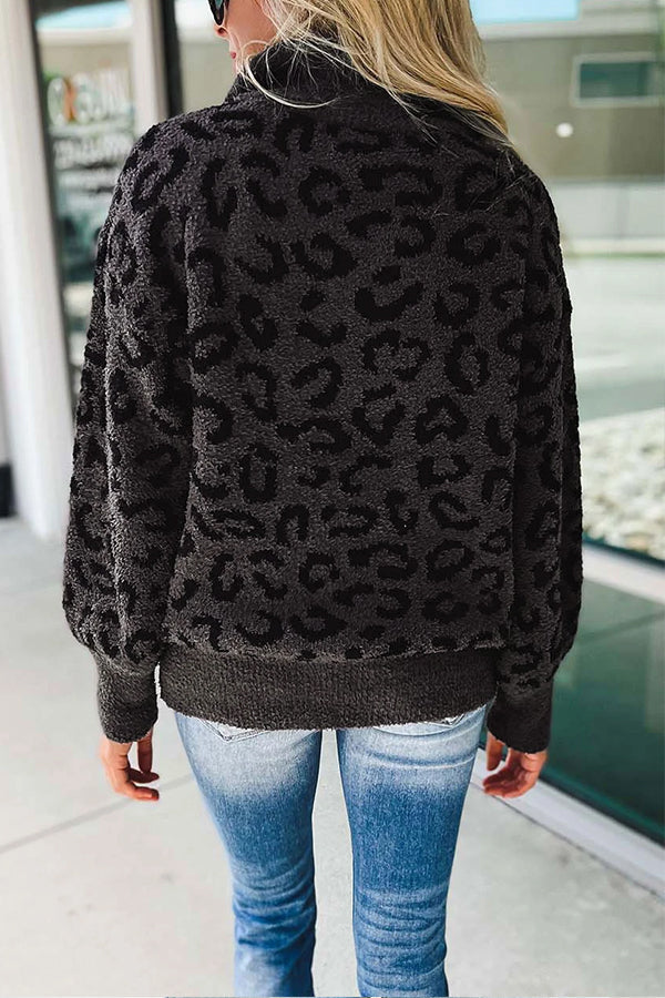 Suéter casual con cuello y cremallera y estampado animal