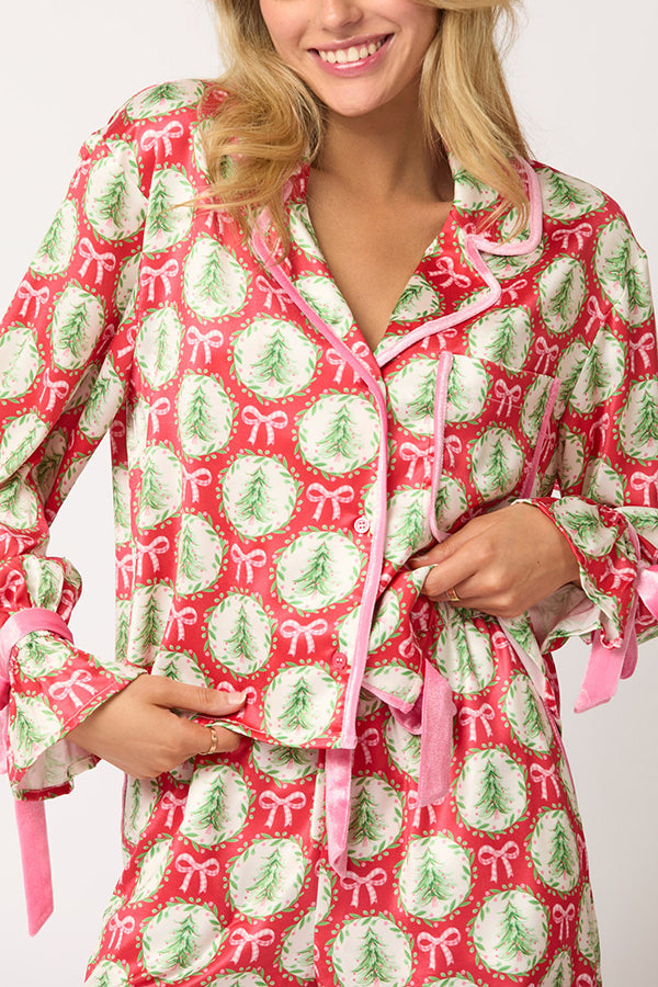 Conjunto de top de terciopelo con estampado navideño, manga larga, bolsillos y pantalones anchos con cintura elástica.