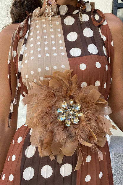 Vestido de cuello alto sin mangas con panel de lunares (sin cinturón)