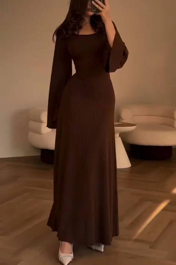 Elegante vestido de punto con lazo en la cintura
