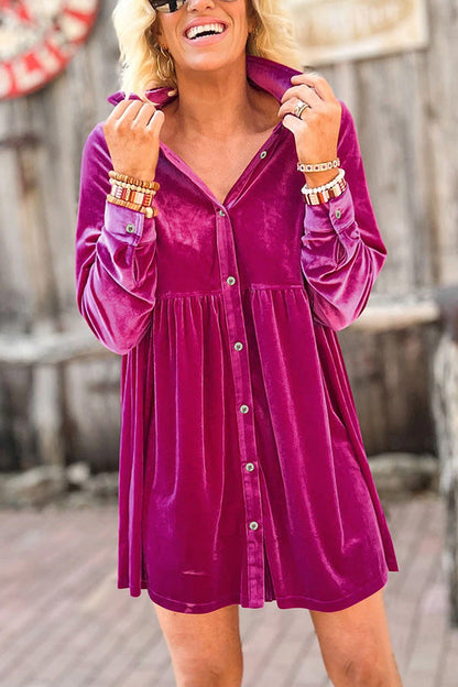 Vestido camisero de terciopelo con volantes y mangas largas y botones