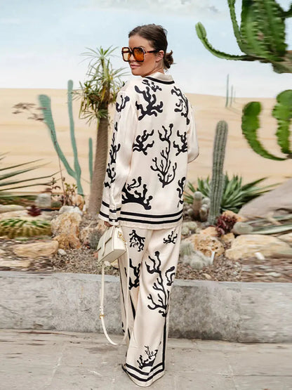 PANTALONES DE SATÉN LIGEROS Y CÓMODOS CON ESTAMPADO ÚNICO, CINTURA ELÁSTICA Y BOLSILLOS DE PIERNA ANCHA