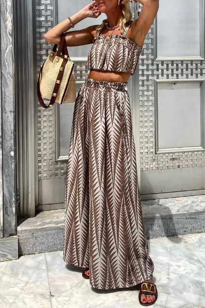 Traje casual de pantalón elástico con tirantes y pierna ancha
