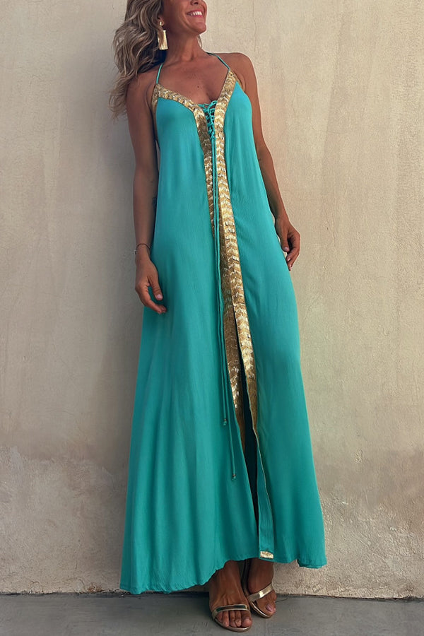 Vestido largo Del Mar con espalda elástica, cuello halter y ribete de lentejuelas y cordones