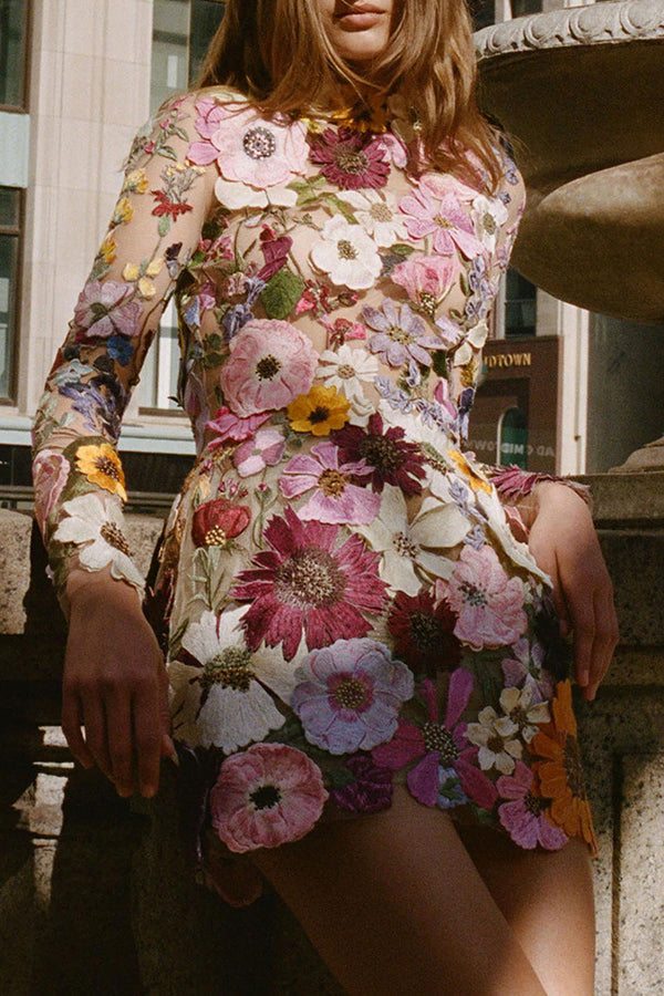 Minivestido de manga larga sin espalda con apliques florales elegantemente encantados 