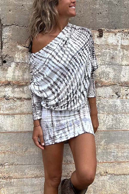 Vestido mini elástico con mangas dolman y estampado tie-dye de Country Mile 