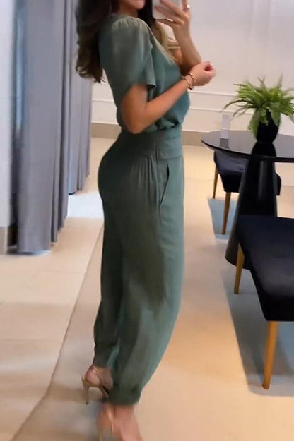 Conjunto de top con mangas abullonadas y pantalón de cintura alta con bolsillos y puños Jemma