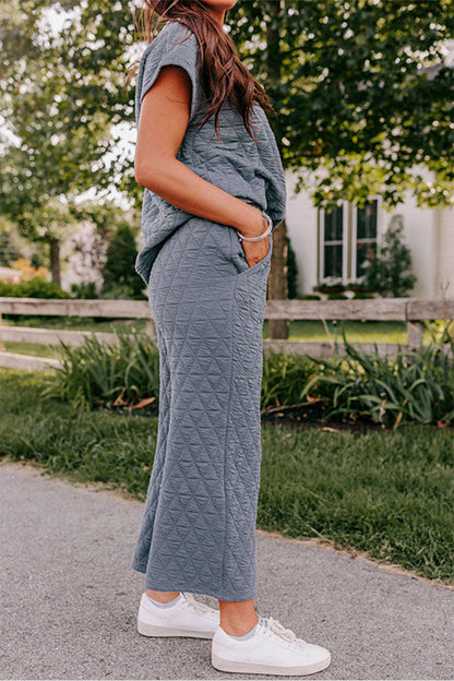 Conjunto de top de manga corta con textura acolchada y pantalones de pierna ancha