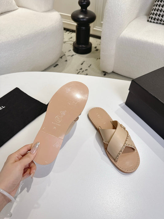CC Cruise 2025/26 Mules Light Beige Calfskin 570317