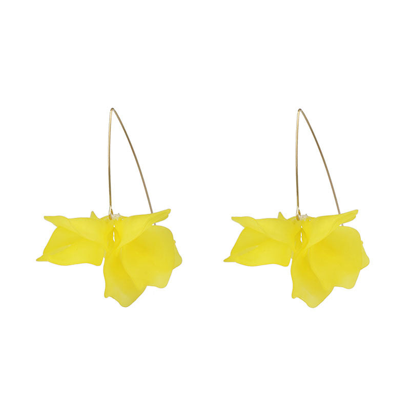 Pendientes colgantes con flores florecientes