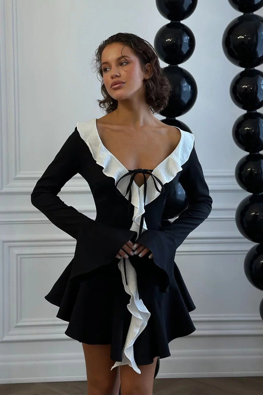 Minivestido Sylvia con cuello en V y volantes 