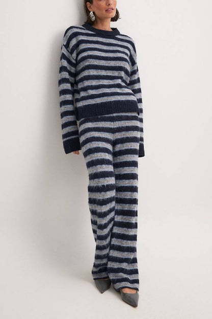 Traje de punto a rayas