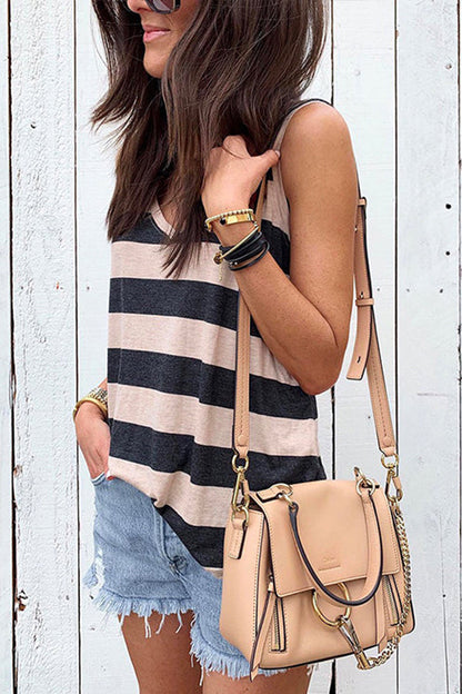 Camiseta sin mangas a rayas con cuello en V