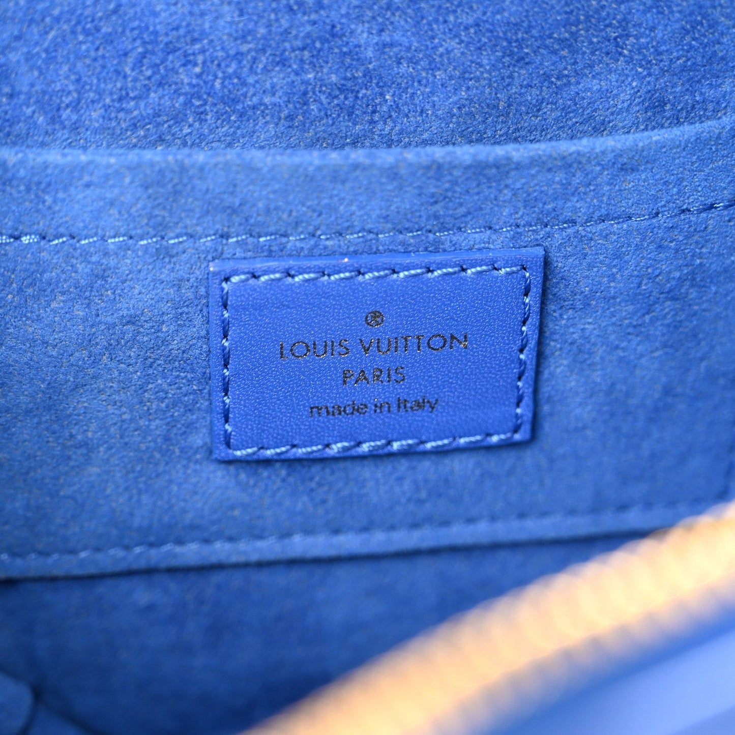 Calfskin New Wave Heart Bag Bleu Neon