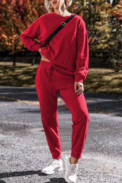 Conjunto de jersey y pantalón de corte alto y bajo en color rojo de competición