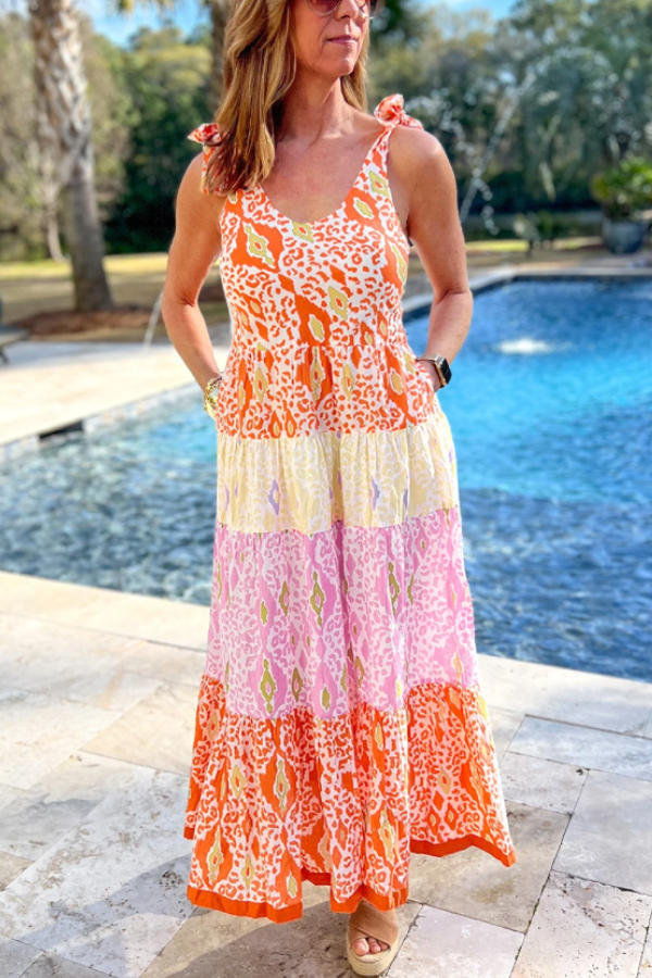 Vestido escalonado con bloques de color de leopardo y tirantes anudados en naranja