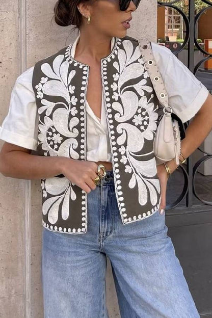 Chaqueta bordada sin mangas 