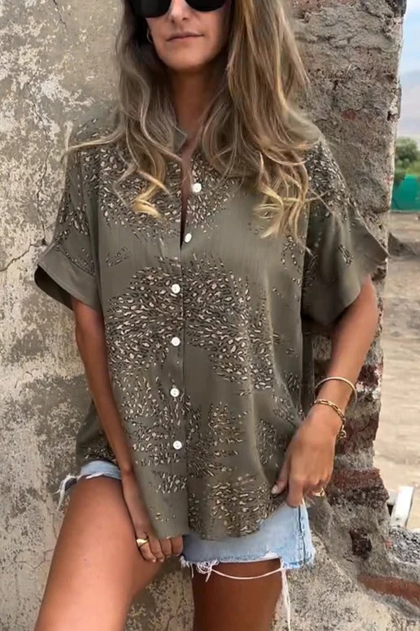 Camisa informal holgada de manga corta con estampado botánico