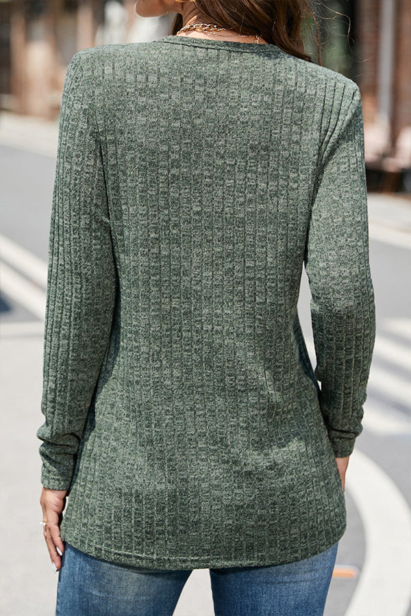 Tops de cuello redondo con botones lisos de calle