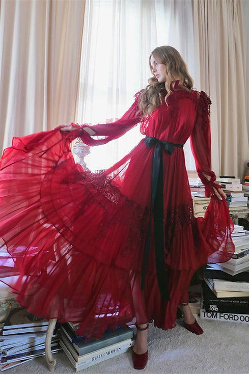 Vestido largo de gasa con capas de encaje Sylvia 