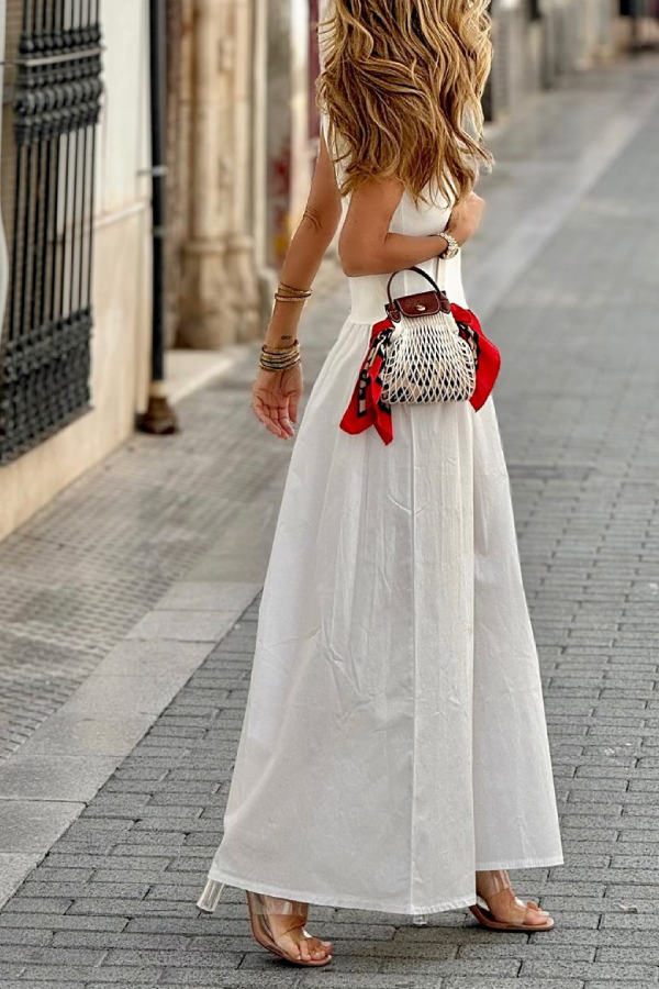 Vestido largo blanco con cintura suelta, cuello redondo, sin mangas y dobladillo