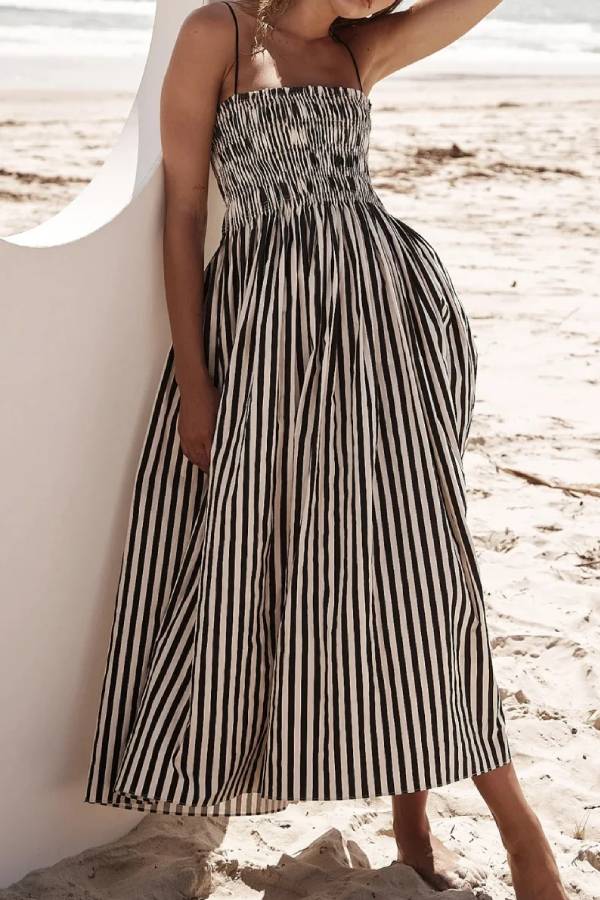 Elegante vestido de rayas de cebra