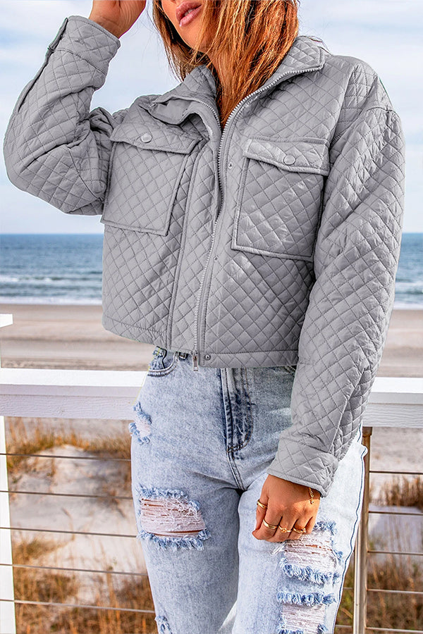 Chaqueta corta acolchada gris con bolsillos y cremallera
