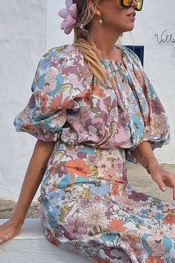 Conjunto de dos piezas de top y falda con estampado floral navideño