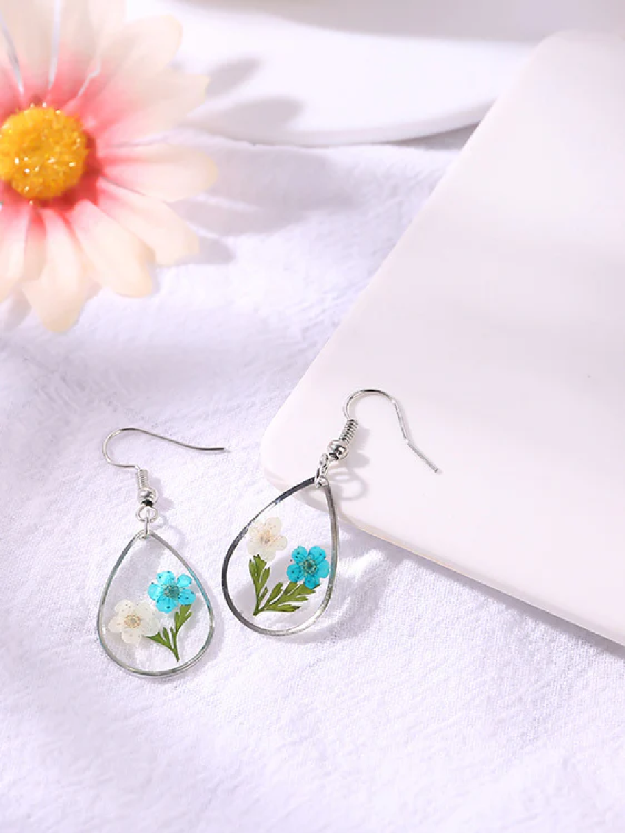 Pendientes de lágrima con flores prensadas en acuarela de Van Gogh 