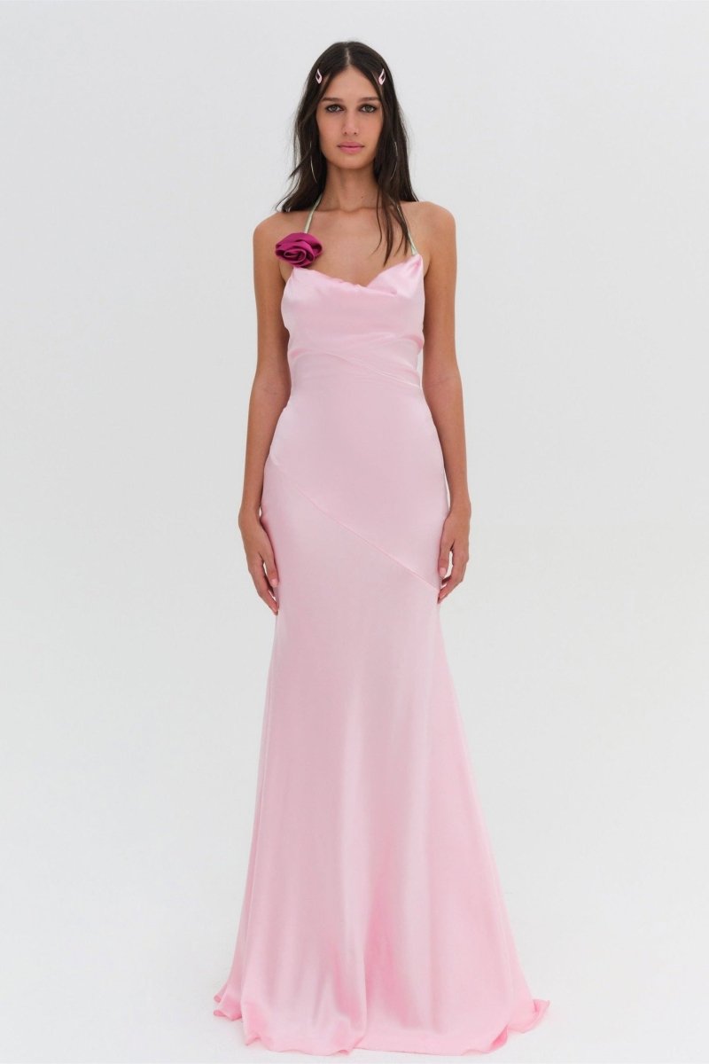 Vestido largo con rosetas y cuello halter de Edwina 