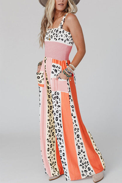Mono con tirantes y estampado de leopardo en bloques de color rosa