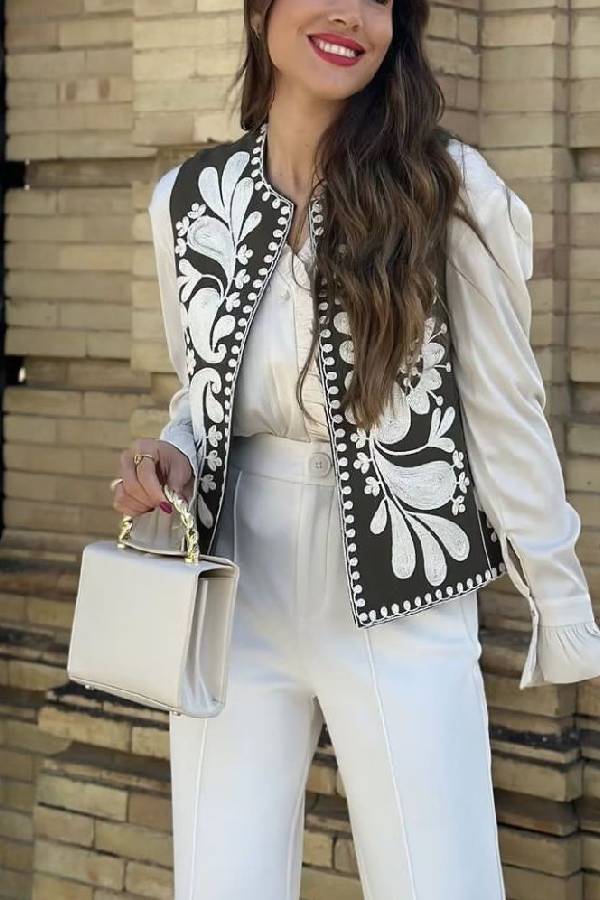 Chaqueta bordada sin mangas 