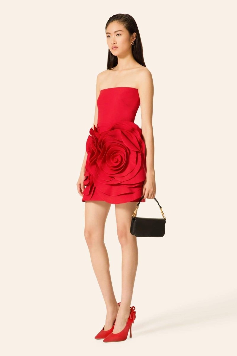 Minivestido sin tirantes con flores de Eudora 