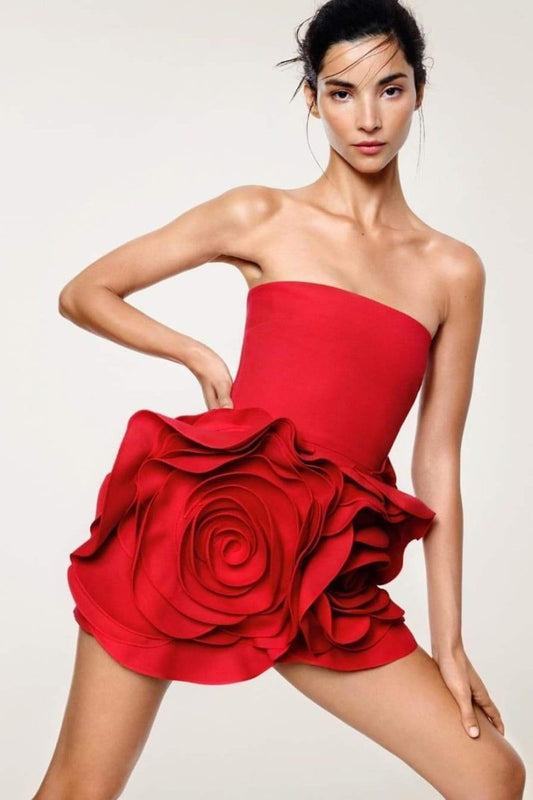 Minivestido sin tirantes con flores de Eudora 