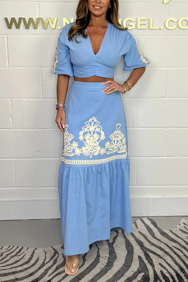 Conjunto elegante de top corto con cuello en V y mangas abullonadas y falda larga con paneles y cintura elástica