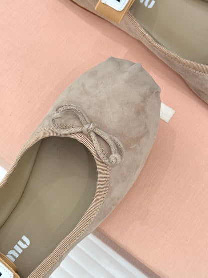 Miu Classic Bow Letter Ballet Flat Light Brown Suede 571004