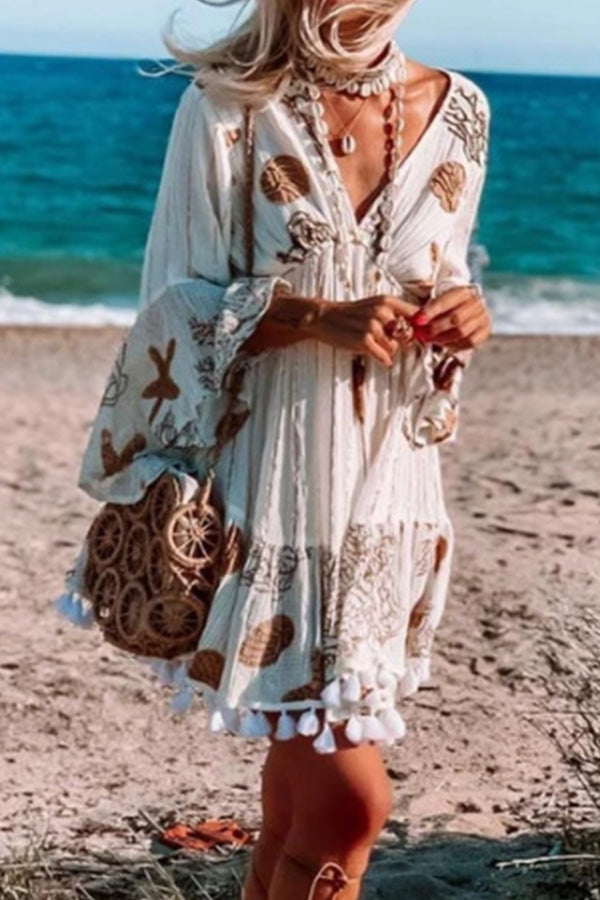 Vestido de escote en V profundo, moderno y encantador.