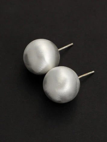 Pendientes de plata redondos cepillados pesados 